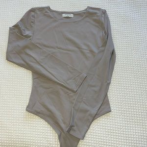 Aritzia - Babaton Contour Long Sleeve Bodysuit
